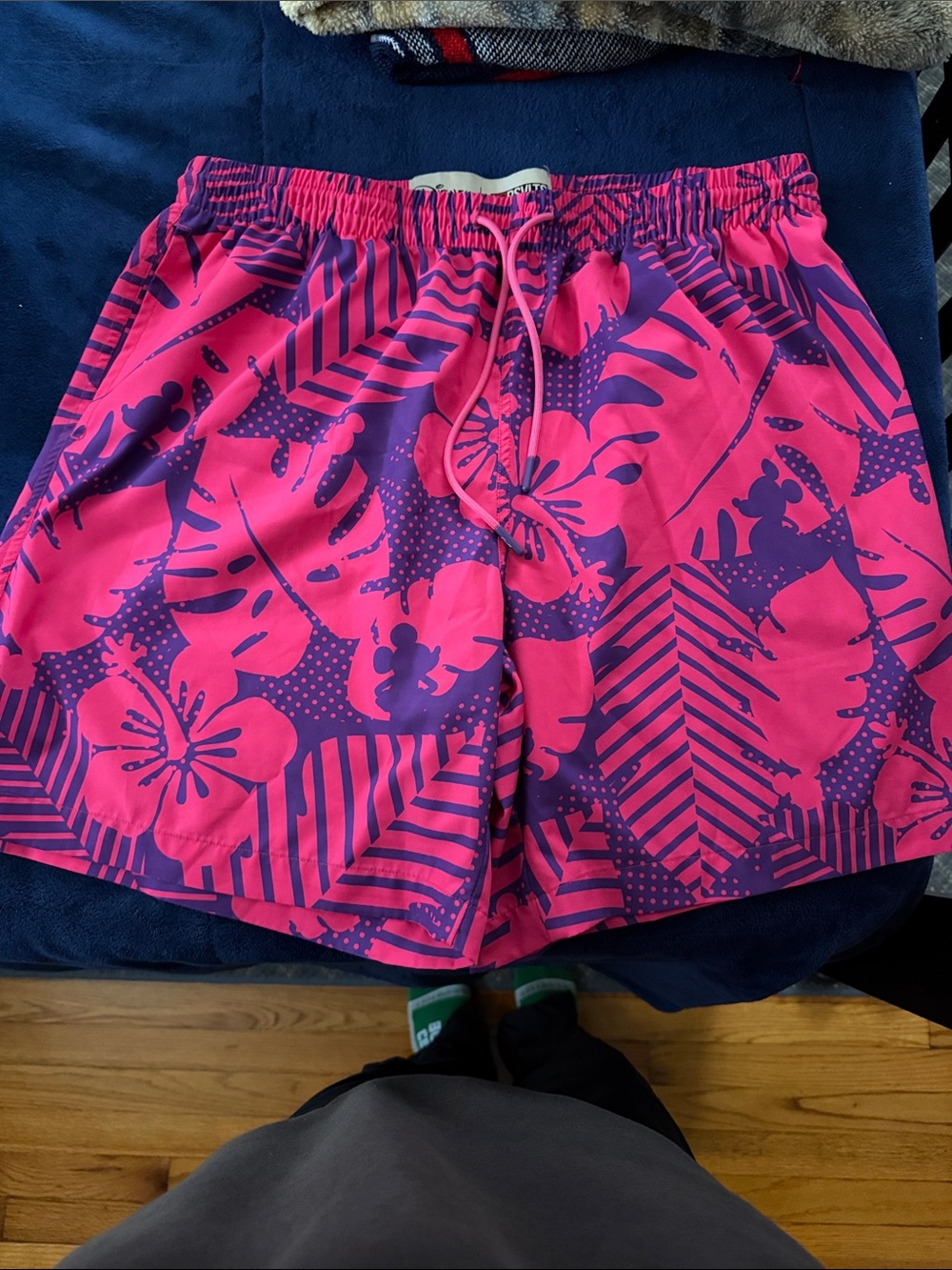 DISNEY “LEI IT ON ME” Hybrid Shorts Size XL